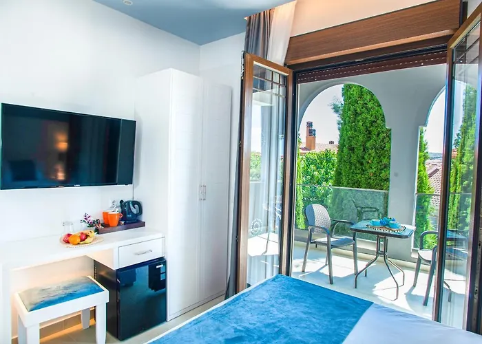 Acrotel Lily Ann Village Hotel 3*