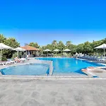 Acrotel Lily Ann Village نيكيتي