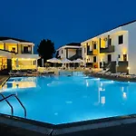 Acrotel Lily Ann Village ניקיטי